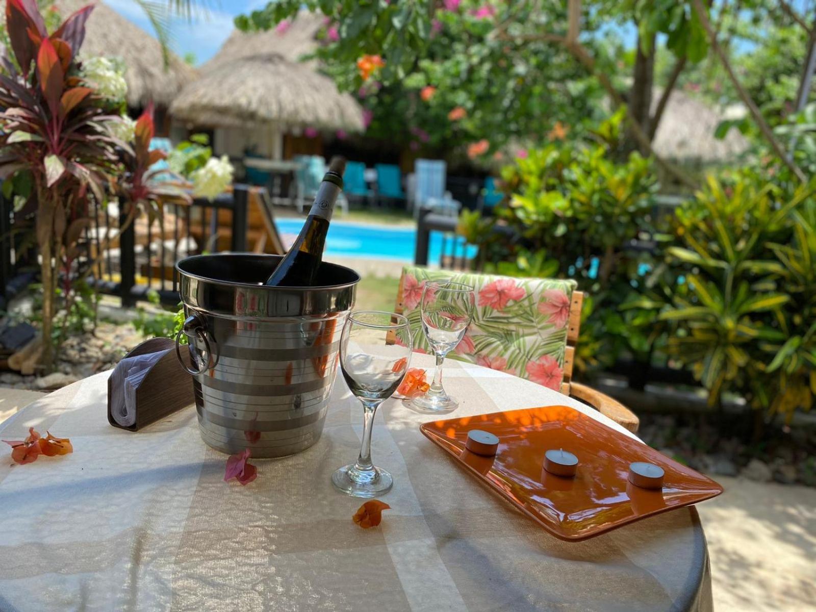 Bikini Hotel & Pool Palomino Buitenkant foto